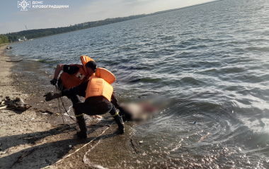 Із водосховища на Кiровоградщинi дiстали тiло невідомого чоловіка