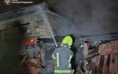 На Кіровоградщині у напівпричепі вантажівки загорілося вугілля