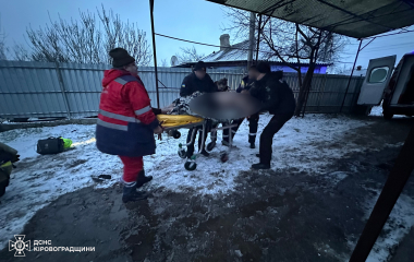 Під час пожежі на Кіровоградщині врятували чоловіка та трьох дітей, одна дівчина загинула