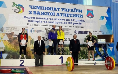 Важкоатлетки з Кіровоградщини стали триразовими чемпіонками України