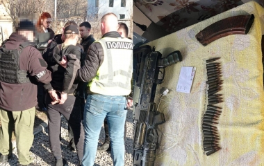 У Кропивницькому  затримали двох ділків, які хотіли налагодити нелегальний продаж «трофейної» зброї 