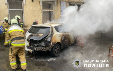 Жителя Кіровоградщини підозрюють у підпалі електромобіля в Києві