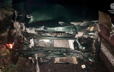 На Кіровоградщині водій не впорався з керуванням та влетів у відбійник