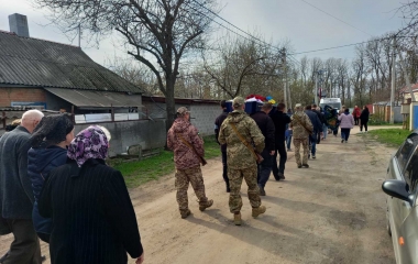 У селищі Нове провели в останню дорогу воїна
