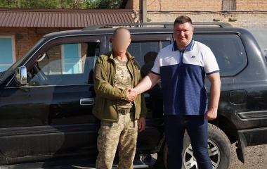Підприємці з Кропивницького району передали автомобілі для потреб ЗСУ