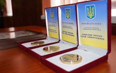 На Кіровоградщині близьким загиблих захисників передали нагороди