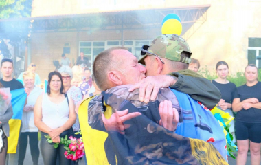 У громаді Кіровоградщини зустріли звільненого з ворожого полону Героя