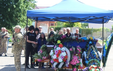 На Кіровоградщині попрощалися з медикинею, яка загинула рятуючи життя інших.