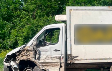 Водій фургона Mercedes-Benz не вибрав безпечну швидкість руху та скоїв ДТП на Кіровоградщині