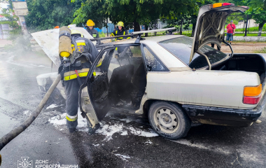 На Кіровоградщині рятували від вогню  Audi 