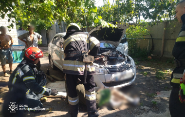Через несправний домкрат, жителя Кіровоградщини привалило автівкою