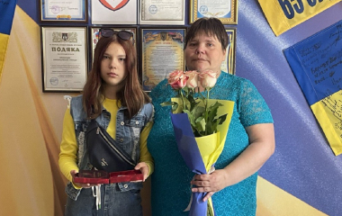 На Кіровоградщині матері загиблого Героя передали нагороду сина