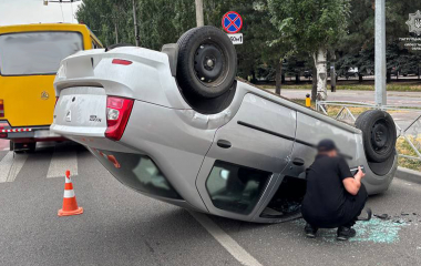 Нехтування безпекою на дорозі призвело до ДТП з перекиданням автівки