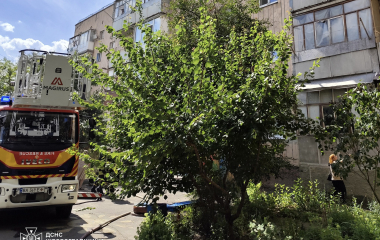 У Кропивницькому на пожежі в багатоповерхівці врятували п’ятьох людей, двоє з них - діти