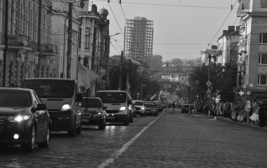 У центрі Кропивницького віддали останню земну шану полеглим Героям
