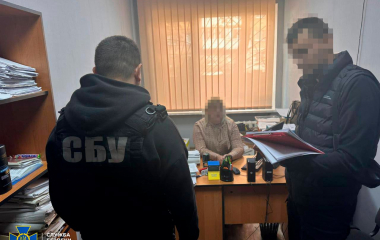 На Кіровоградщині посадовиця виконавчої служби погоріла на хабарі