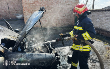 В автiвцi у Кропивницькому загорiвся моторний вiдсiк
