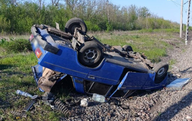 На Кіровоградщині 19-річний керманич ВАЗу напідпитку не впорався з керуванням