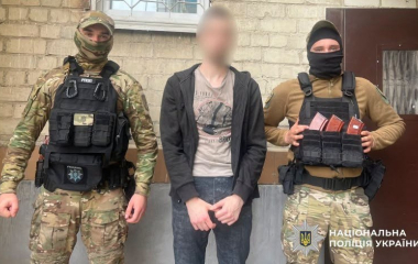 Прикидався дівчинкою та шантажував малечу: на Кіровоградщині затримали серійного педофіла