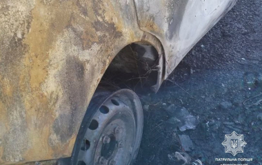 На Кіровоградщині після зіткнення з вантажівкою вщент згоріла автівка (ФОТО)