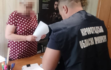 Пів мільйона на «заборонені» премії: на Кіровоградщині оголосили підозру очільниці сільради