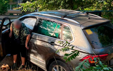 У Кропивницькому п’яний водій на Volkswagen «влетів» у гараж (ФОТО)