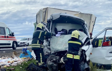 На Кіровоградщині внаслідок ДТП за участю двох вантажівок затиснуло водія