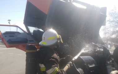 У Кропивницькому рятували від вогню вантажівку