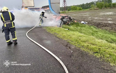 На Кіровоградщині двоє людей згоріли живцем у власному авто