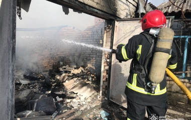 На Кіровоградщині рятувальники гасили дві пожежі на території будинків