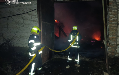 На Кіровоградщині спалахнув гараж