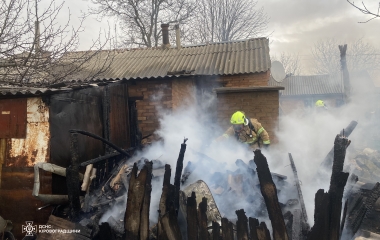 Рятувальники ліквідували дві пожежі у житловому секторі
