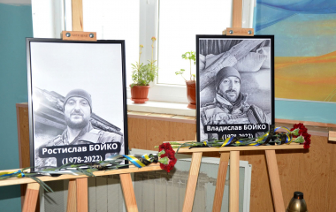 У Кропивницькому відкрили пам’ятну дошку Захисникам України - братам Владиславу та Ростиславу Бойкам