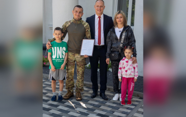 Захиснику з Кіровоградщини, який повернувся з полону вручили ключі від квартири