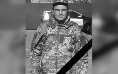 У Долинській громаді попрощаються з Героєм Русланом Кравченком