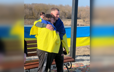 У громаді на Кіровоградщині зустріли звільненого з полону воїна