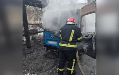 Під час пожежі автомобіля у Кропивницькому водій отримав опіки