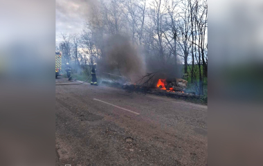 На Кіровоградщині з палаючої автівки витягли тіло чоловіка