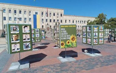 Куби зі світлинами загиблих Героїв приберуть із площі Героїв Майдану