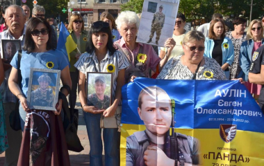 У центрі Кропивницького вшанували пам’ять полеглих захисникiв України