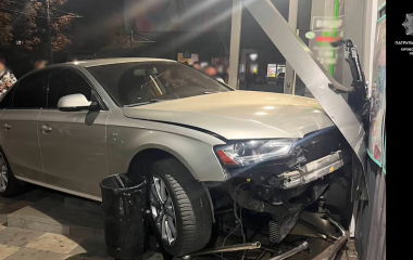 У Кропивницькому водійка влетіла в магазин та ледь не скоїла непоправне