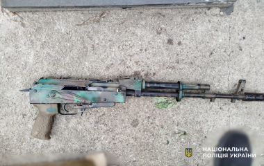 Житель Кіровоградщини зберігав вдома автомат «Калашникова» та більше 200 набоїв 