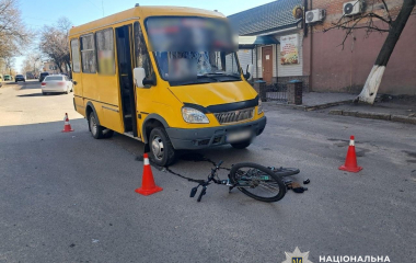У Кропивницькому велосипедист опинився під колесами маршрутки