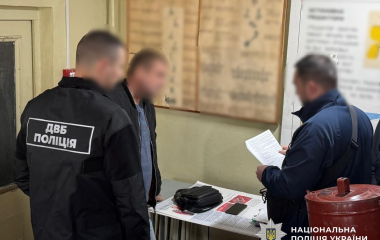 Викладача з Кіровоградщини викрили на хабарі
