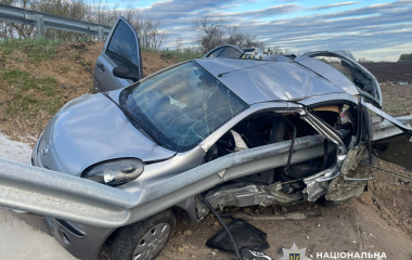 Смертельна ДТП на Кіровоградщині: водій врізався у металевий відбійник