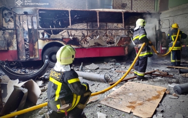 Пожежу на промисловому підприємстві у Світловодську загасили — працюють всі служби